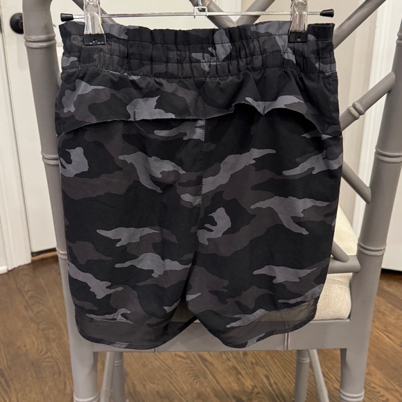 Athleta Printed Mesh Racer Run Short 4' - Picture 6 of 7